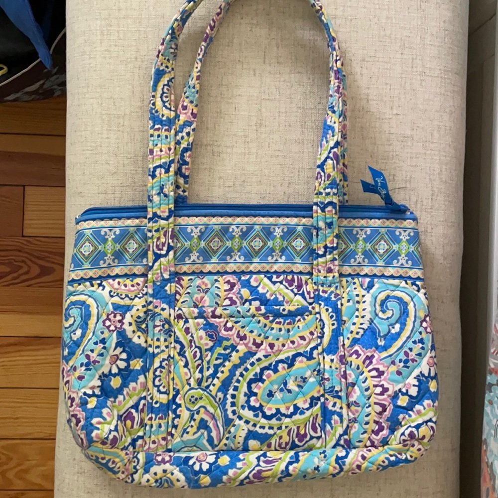 Vera Bradley < tote bag